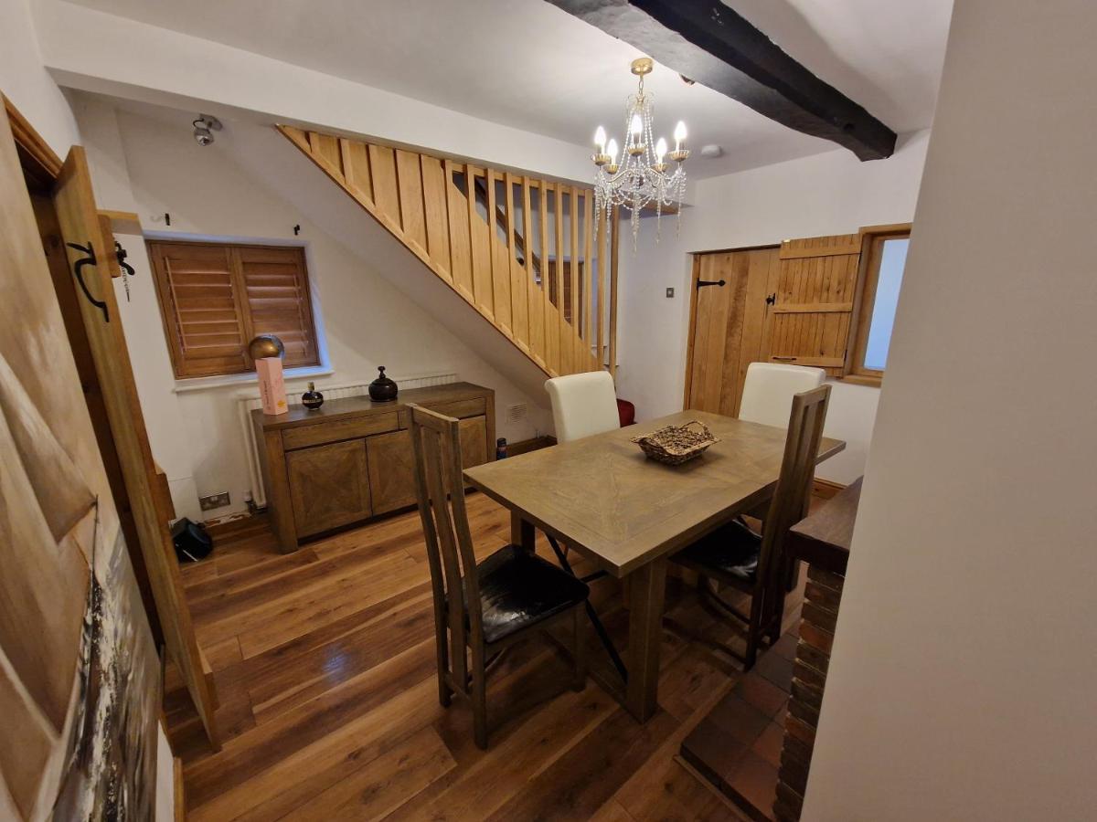 Lennon Cottage Hale  Buitenkant foto